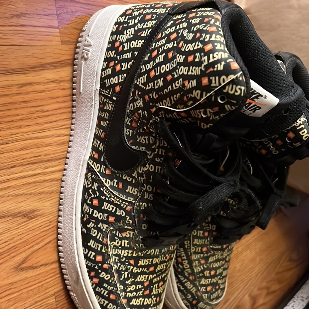 Used - Picture 2 of 5